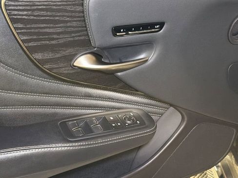 Certified 2021 Lexus LS 500 AWD w/ Accessory Package (Z1) image 18