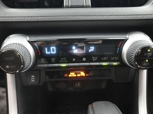 Used 2024 Toyota RAV4 LE AWD/4WD image 20