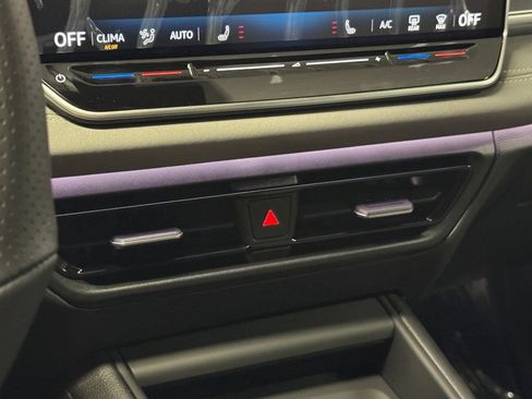 New 2026 Volkswagen Tiguan SE R-Line AWD/4WD image 13