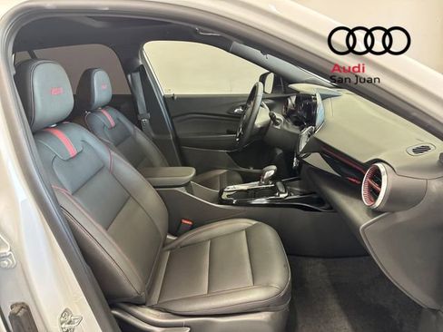 Used 2025 Chevrolet Trax RS w/ Sunroof Package image 32