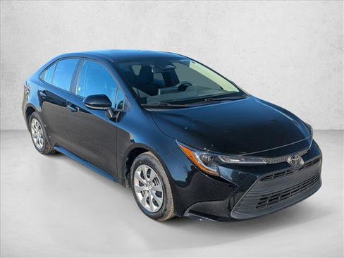 Used 2025 Toyota Corolla LE image 3