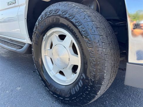 Used 2003 GMC Yukon SLT w/ 1SC Preferred Equipment Group AWD/4WD image 10