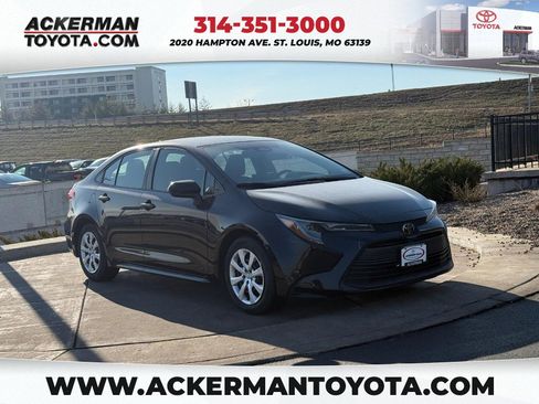 Certified 2024 Toyota Corolla LE image 1