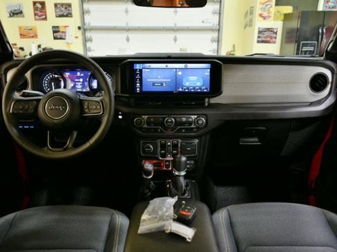 Used 2025 Jeep Wrangler Sport S image 28