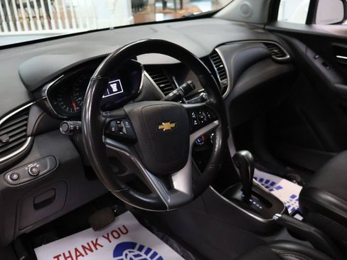 Used 2019 Chevrolet Trax LT w/ LT Convenience Package AWD/4WD image 9