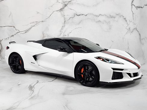 Used 2025 Chevrolet Corvette E-Ray AWD/4WD image 4