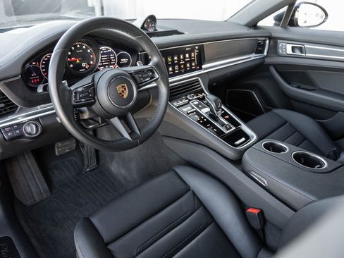 Used 2023 Porsche Panamera 4 Platinum Edition image 4