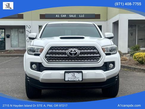 Used 2017 Toyota Tacoma TRD Sport w/ Tow Package (A/T) AWD/4WD image 3