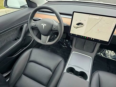 Used 2021 Tesla Model 3 Standard Range Plus image 29