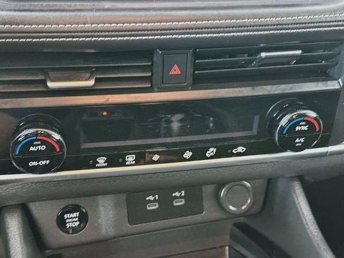 Used 2025 Nissan Rogue SV FWD image 18