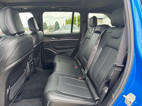 Used 2023 Jeep Grand Cherokee Overland AWD/4WD image 33
