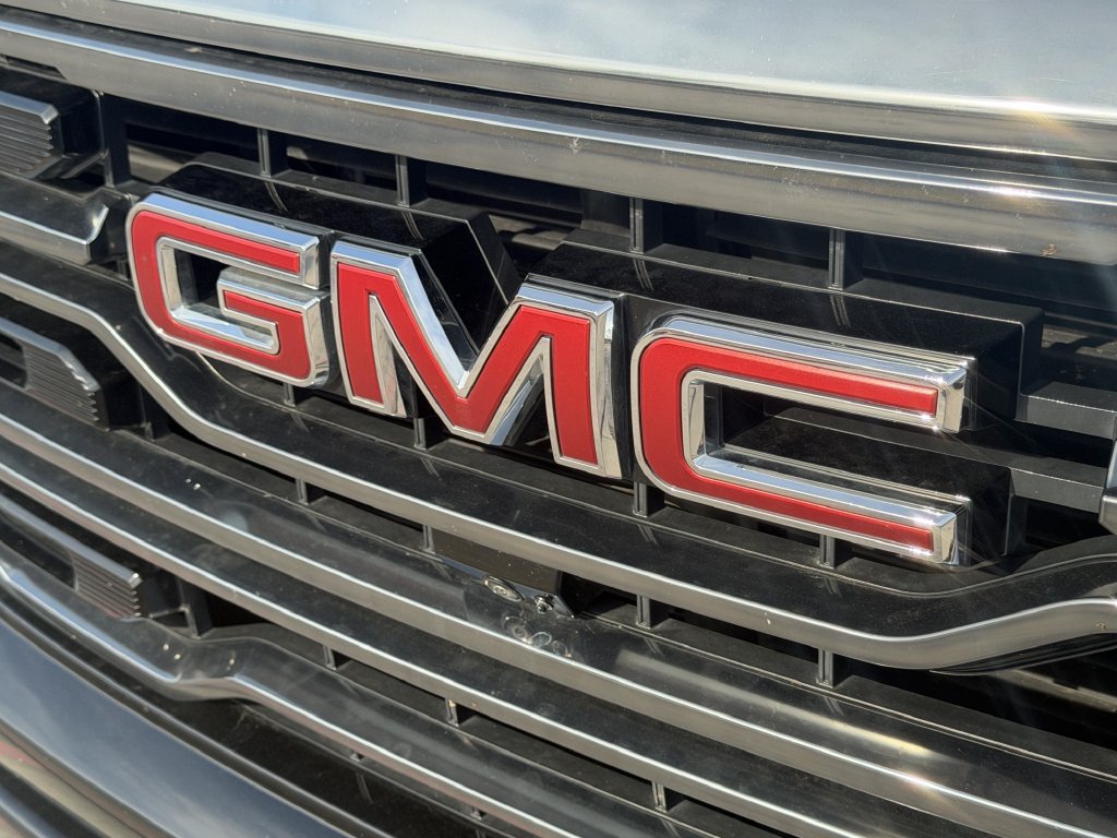 Used 2024 GMC Sierra 1500 AT4 w/ Technology Package AWD/4WD image 11