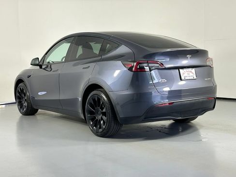 Used 2022 Tesla Model Y Long Range AWD/4WD image 5