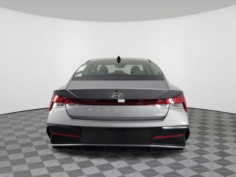 New 2025 Hyundai Elantra Limited image 37