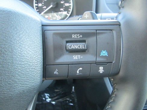 Used 2025 Nissan Rogue SV AWD/4WD image 19
