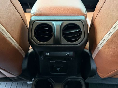 Used 2021 Jeep Gladiator Overland image 15