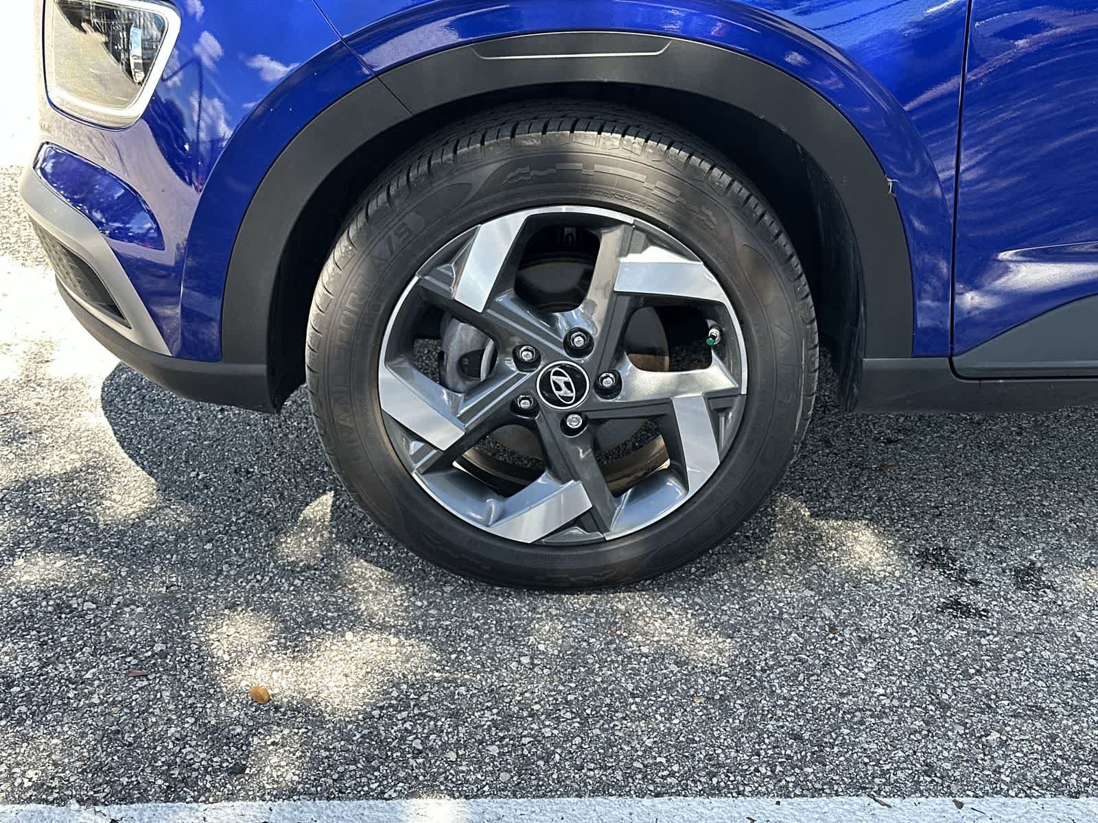 Used 2024 Hyundai Venue Limited FWD image 13
