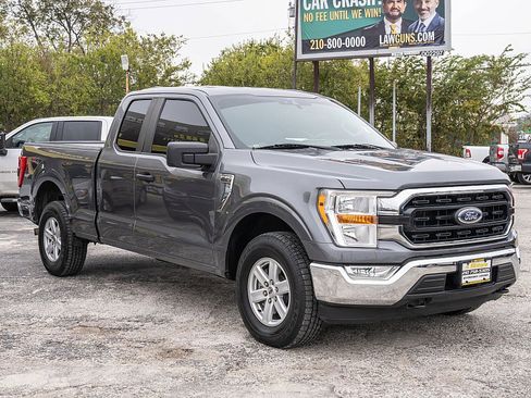 Used 2021 Ford F150 XLT image 3