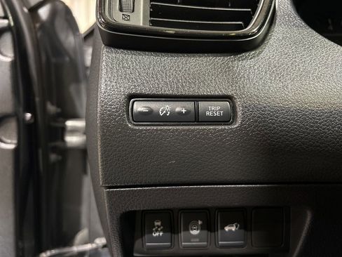 Used 2017 Nissan Rogue SL w/ SL Premium Package FWD image 24