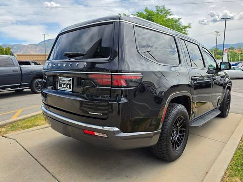Used 2022 Jeep Wagoneer Series I AWD/4WD image 5