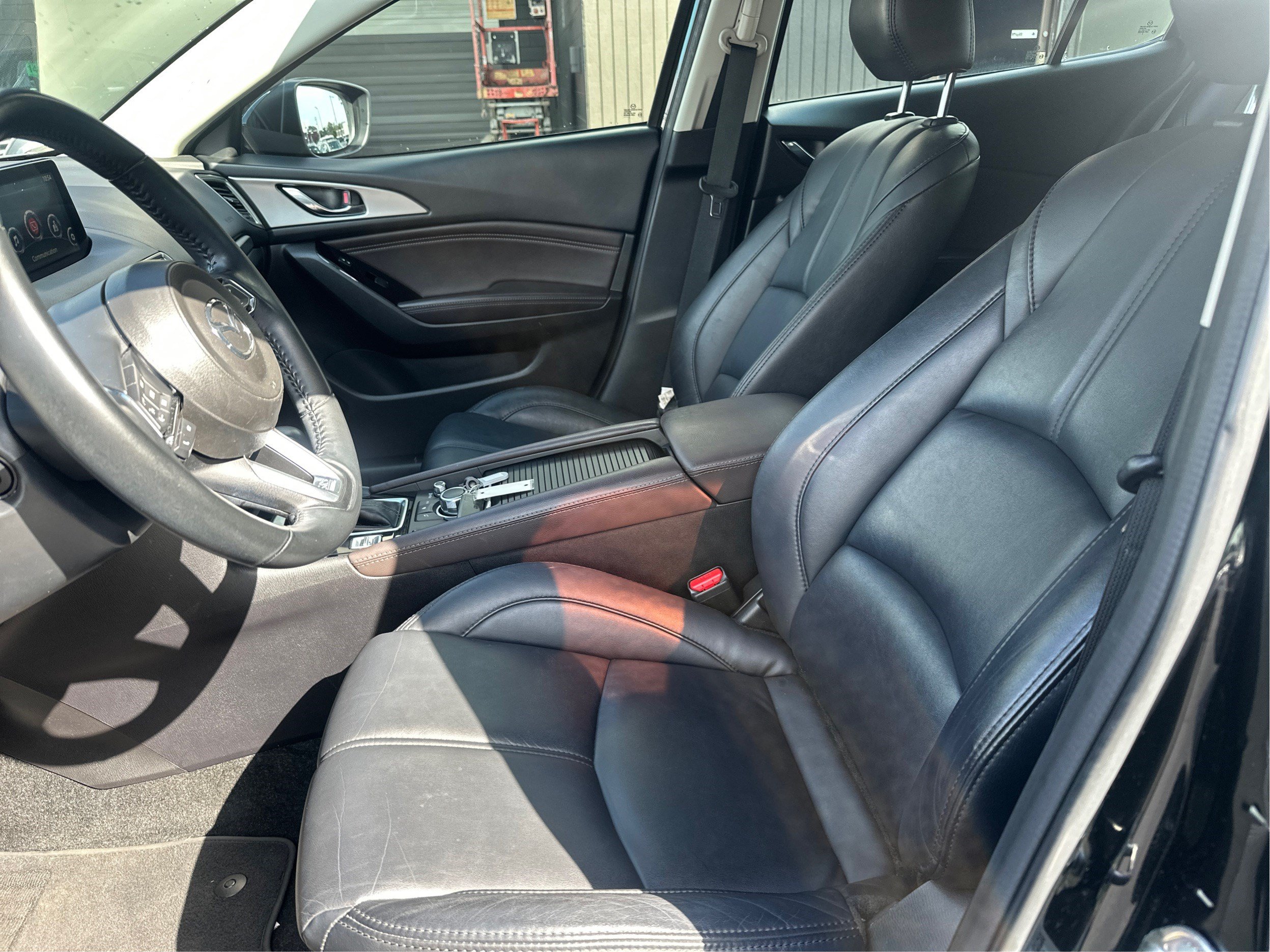 Used 2018 MAZDA MAZDA3 Touring FWD image 9