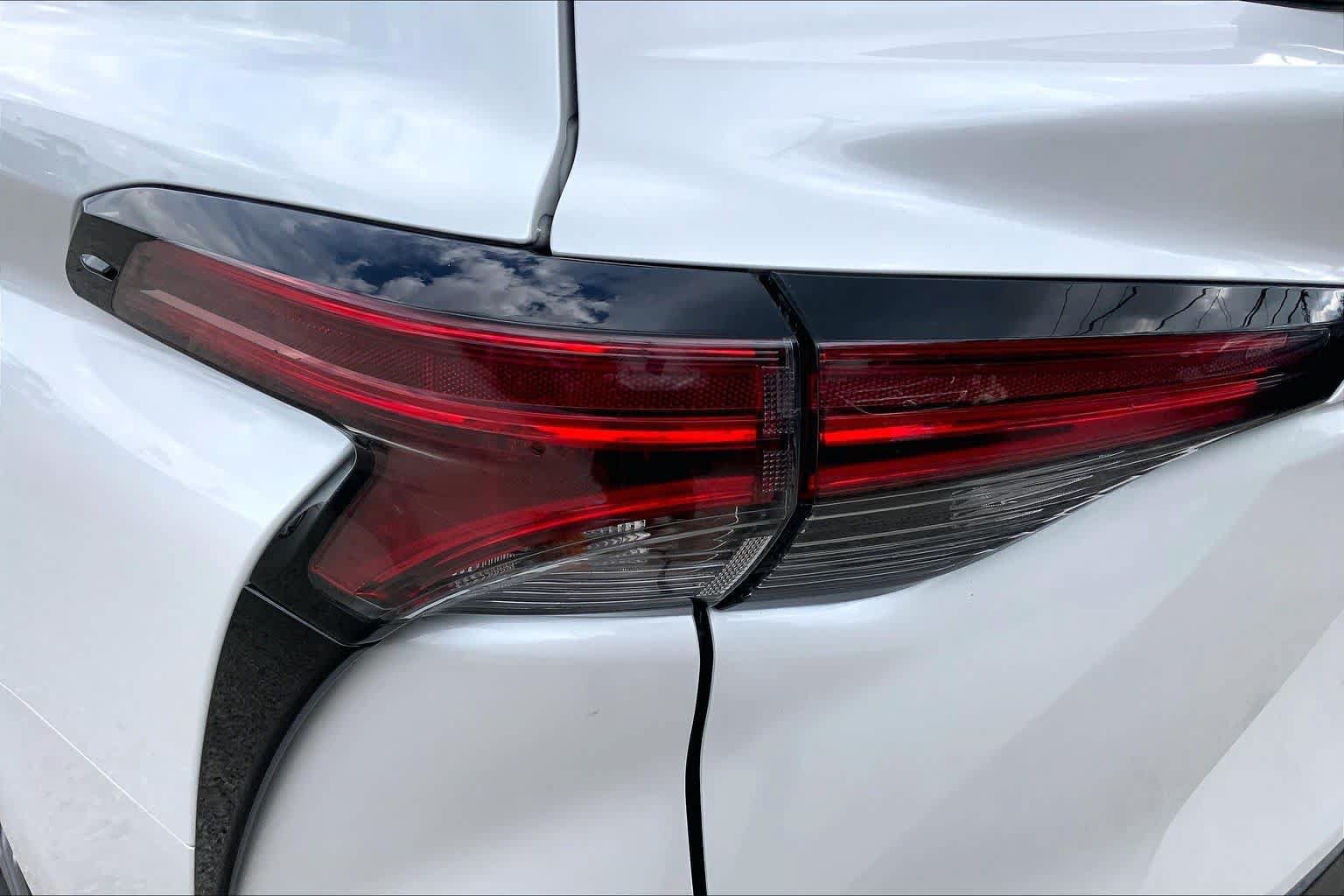 Used 2022 Toyota Sienna XLE FWD image 28