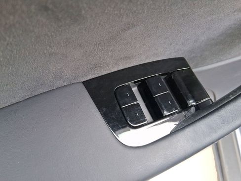 Used 2020 Tesla Model Y Long Range image 18