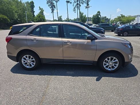 Used 2018 Chevrolet Equinox LS AWD/4WD image 4
