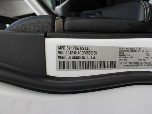 Used 2023 Jeep Grand Cherokee Laredo AWD/4WD image 41
