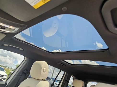 Used 2025 Mercedes-Benz GLB 250 image 24