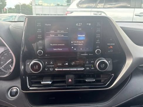 Used 2021 Toyota Highlander XLE AWD/4WD image 12