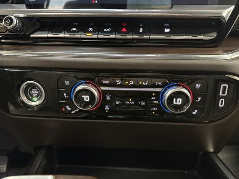 Used 2022 GMC Sierra 1500 SLT w/ SLT Convenience Package image 17