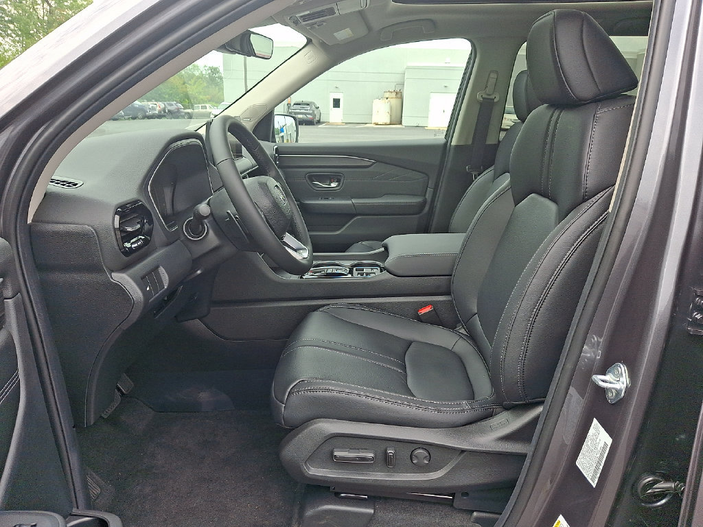 New 2026 Honda Pilot Touring image 7
