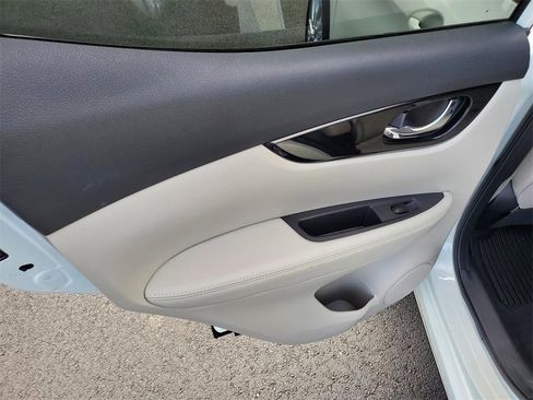 Certified 2022 Nissan Rogue Sport SV image 14