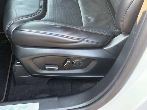 Used 2020 Ford Explorer Platinum w/ Premium Technology Package AWD/4WD image 21