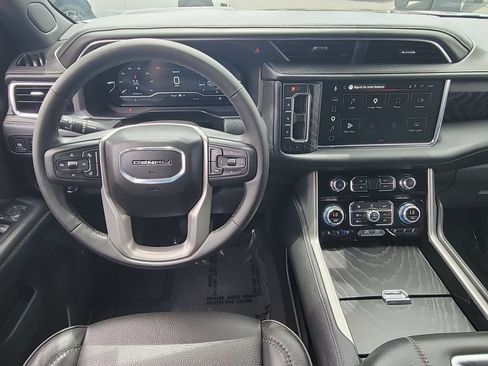 Used 2024 GMC Yukon XL Denali AWD/4WD image 11