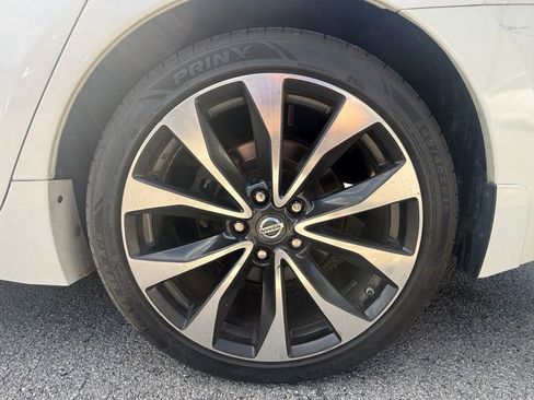 Used 2016 Nissan Maxima SR FWD image 16