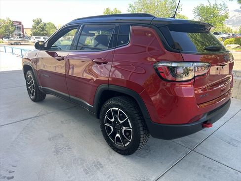 Used 2025 Jeep Compass Trailhawk AWD/4WD image 5