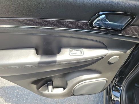 Used 2019 Jeep Grand Cherokee High Altitude AWD/4WD image 11