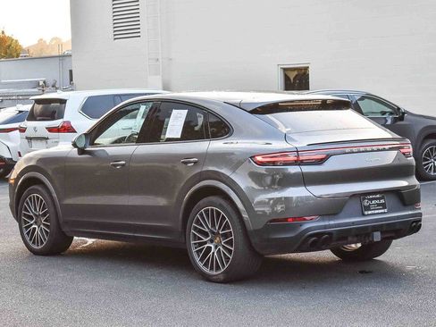 Used 2022 Porsche Cayenne Coupe image 4