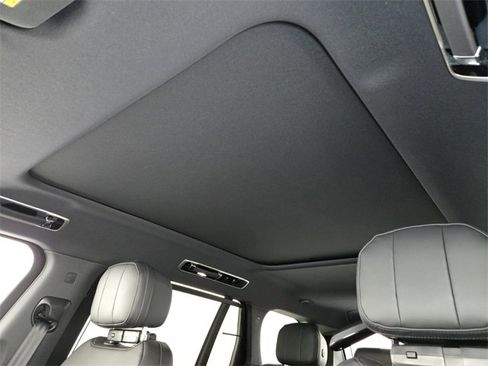 New 2026 Land Rover Range Rover Long Wheelbase SE image 11