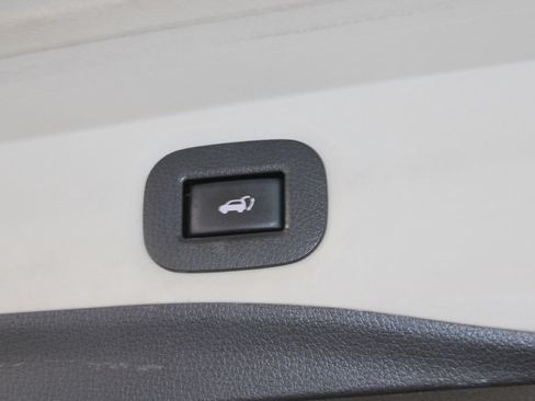 Used 2020 Nissan Rogue SV AWD/4WD image 16