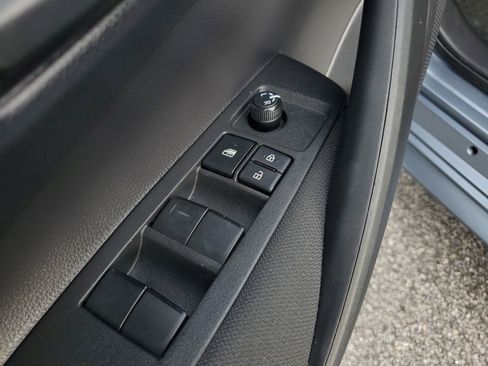 Used 2025 Toyota Corolla LE w/ Convenience Package image 17