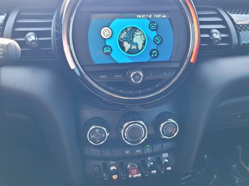 Used 2019 MINI Cooper S image 21