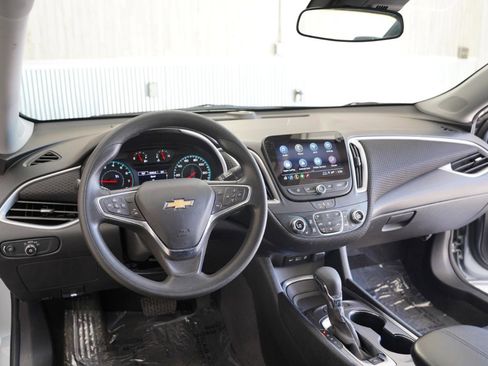 Used 2025 Chevrolet Malibu LT image 11