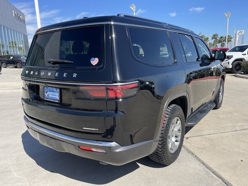 Used 2022 Jeep Wagoneer Series I image 3