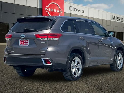 Used 2017 Toyota Highlander Limited w/ Carpet Mat Package AWD/4WD image 3