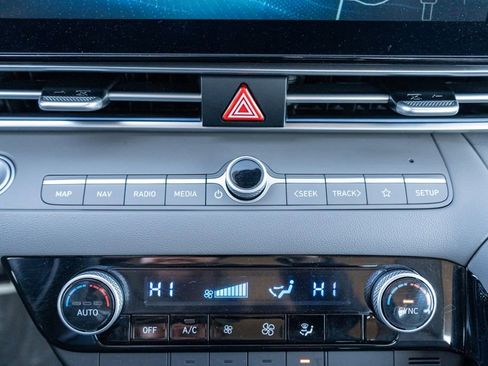 Certified 2025 Hyundai Elantra SEL image 32