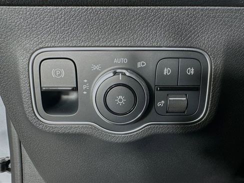 Used 2026 Mercedes-Benz GLB 250 image 10