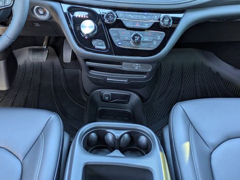 New 2026 Chrysler Pacifica Select image 21